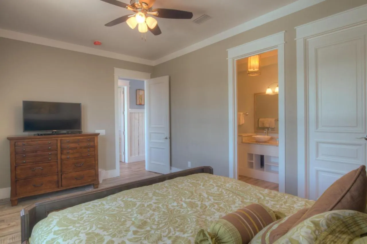 Holiday home Making Waves - Huge Heated Beachfront Pool Hot Tub! Best In Pcb! Panama City Beach
