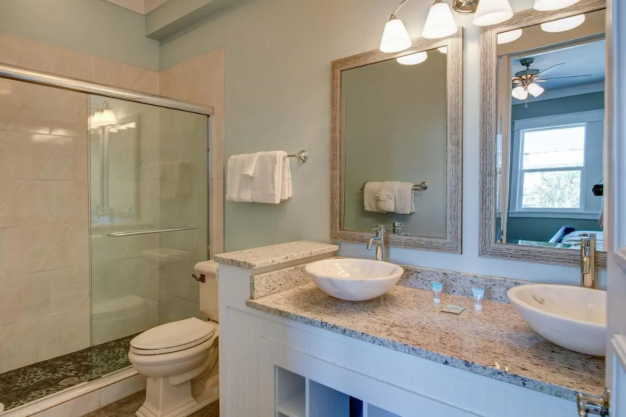 Holiday home Making Waves - Huge Heated Beachfront Pool Hot Tub! Best In Pcb! Panama City Beach